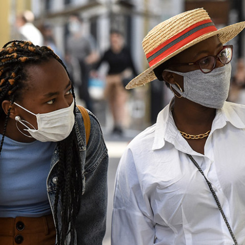 ΣΤΙΓΜΙΟΤΥΠΑ ΑΠΟ ΤΟ ΚΕΝΤΡΟ ΤΗΣ ΑΘΗΝΑΣ - ΧΡΗΣΗ ΜΑΣΚΑΣ