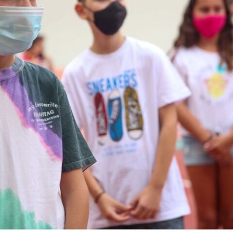 Μαθητές με μάσκα 