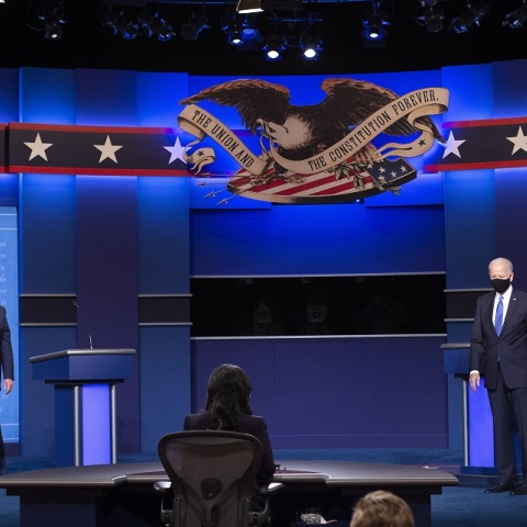 Ο Ντόναλντ Τραμπ και ο Τζο Μπάιντεν στο δεύτερο debate για την προεδρία των ΗΠΑ