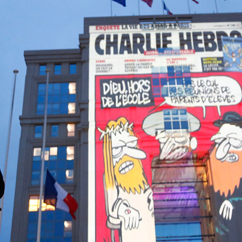 Παρίσι - Προβολή γελοιογραφιών του Charlie Hebdo σε δημόσια κτίρια