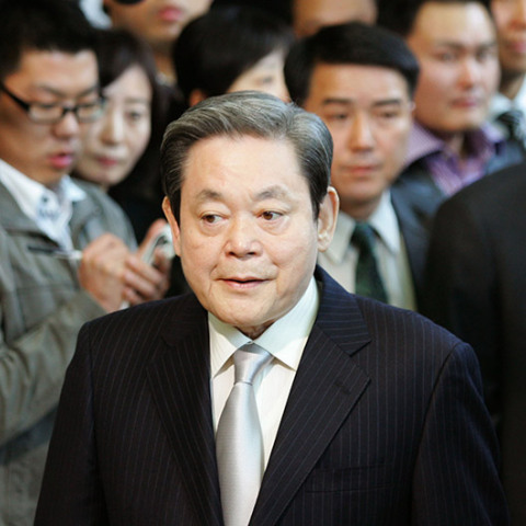 Πέθανε ο πρόεδρος της Samsung Λι Κουν Χι 