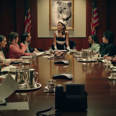 Στιγμιότυπο από το νέο βιντεοκλίπ της Αριάνα Γκράντε