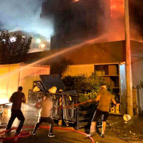 Στις φλόγες γνωστό εστιατόριο στο Παλαιό Φάληρο