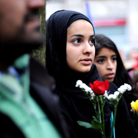 Μουσουλμάνα σε συγκέντρωση στο Παρίσι