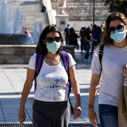 Αθήνα - Υποχρεωτική χρήση μάσκας σε εσωτερικούς και εξωτερικούς χώρους
