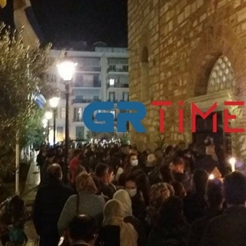 Μεγάλος συνωστισμός έξω από τον Άγιο Δημήτριο