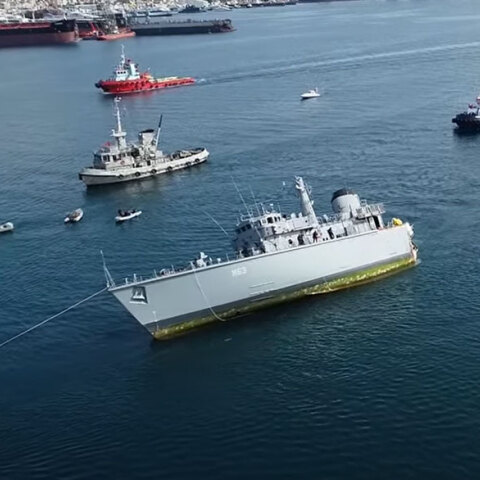 Ό,τι απέμεινε από το πολεμικό πλοίο «Καλλιστώ» μετά τη σύγκρουσή του με το Maersk Launceston