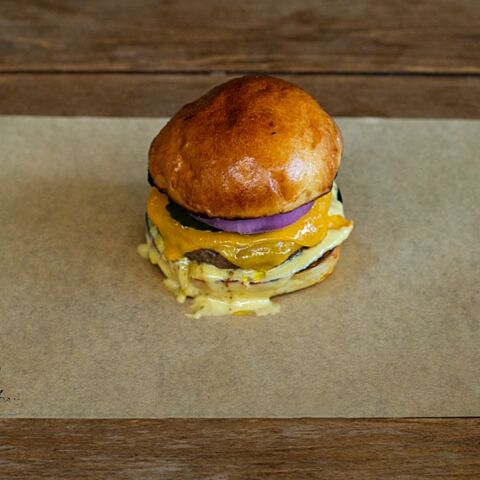 To μοναδικό burger που θα βρεις στο delivery menu του Lost Athens