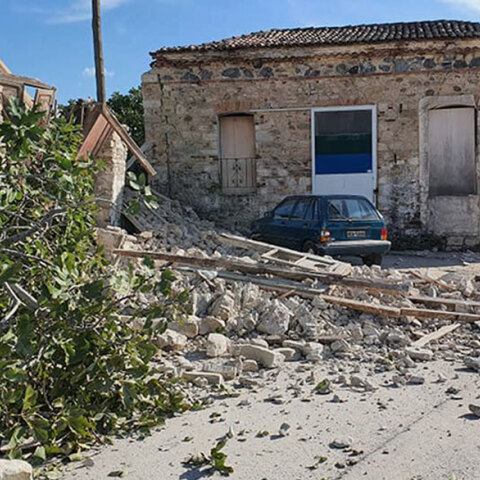 Καταστροφές από τον φονικό σεισμό στη Σάμο