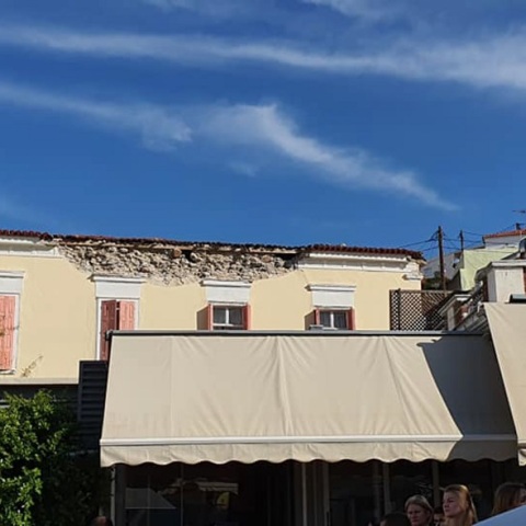 Ζημιές από τον σεισμό σε σπίτι στη Σάμο