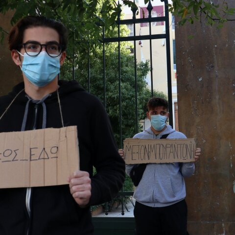 «Καταδικάζουμε απερίφραστα την βία και τον αυταρχισμό», τονίζουν φοιτητές της Αθήνας οι οποίοι συγκεντρώθηκαν την Κυριακή στην ΑΣΟΕΕ