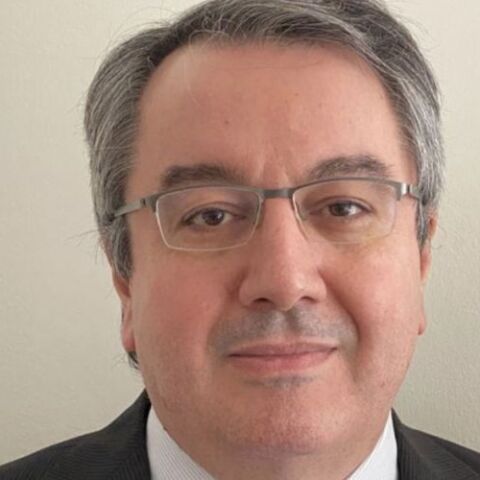 «Με τους ψεκασμένους και τα τρολ που διακινούν ψευδείς ειδήσεις για τον κορωνοϊό δεν μπορεί να υπάρξει διάλογος», αναφέρει ο καθηγητής του LSE Ηλίας Μόσιαλος