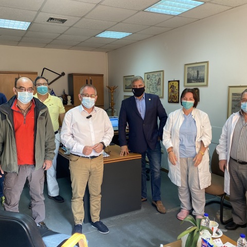 Συναντήσεις με το ιατρικό και νοσηλευτικό προσωπικό, καθώς και με τις διοικήσεις του νοσοκομείου και του Ι.Σ. Σάμου είχε σήμερα ο περιφερειάρχης Αττικής