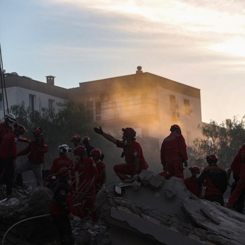 Τουρκία - σεισμός: Τουλάχιστον 62 οι νεκροί, 940 οι τραυματίες στη Σμύρνη και τα περίχωρά της, ενώ συνεχίζονται οι επιχειρήσεις διάσωσης