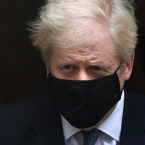 Οι βρετανικές υγειονομικές αρχές ανακοίνωσαν σήμερα ότι 23.254 άνθρωποι διαγνώστηκαν θετικοί στον κορωνοϊό, μια αύξηση 1.339 κρουσμάτων από χθες, Σάββατο.