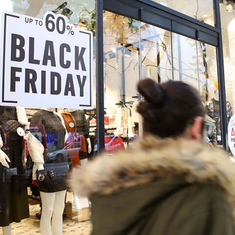 Μεγάλες προσφορές λόγω Black Friday στη Θεσσαλονίκη - Εικόνα από το 2019