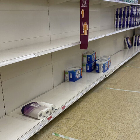 Ανάρπαστο το χαρτί τουαλέτας στην Αγγλία μετά τις ανακοινώσεις Μπόρις Τζόνσον για το δεύτερο lockdown λόγω κορωνοϊού