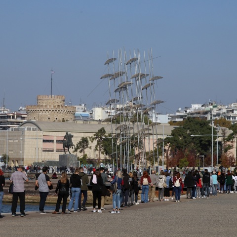 ΘΕΣΣΑΛΟΝΙΚΗ - ΔΩΡΕΑΝ RAPID TEST ΑΠΟ ΚΛΙΜΑΚΙΟ ΤΟΥ ΕΟΔΥ ΣΤΗ ΝΕΑ ΠΑΡΑΛΙΑ - ΤΕΡΑΣΤΙΕΣ ΟΥΡΕΣ ΠΟΛΙΤΩΝ