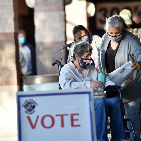 Στις κάλπες οι Αμερικάνοι