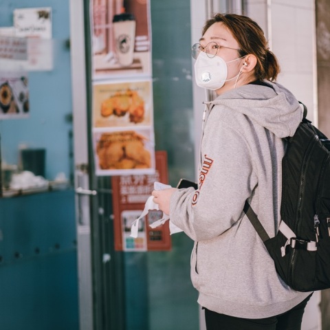 Πολίτες με μάσκα 