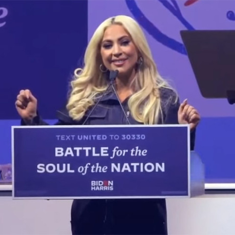 H Lady Gaga στο πλευρό του Μπάιντεν 