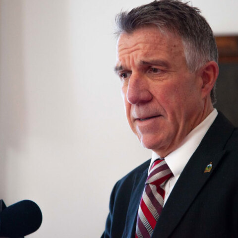 O Φιλ Σκοτ, ο Ρεπουμπλικάνος κυβερνήτης του Βέρμοντ, που ψήφισε Μπάιντεν στις αμερικανικές εκλογές