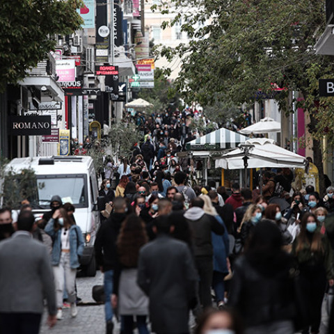 ΚΙΝΗΣΗ ΚΑΙ ΟΥΡΕΣ ΣΕ ΚΑΤΑΣΤΗΜΑΤΑ ΣΤΗΝ ΕΡΜΟΥ