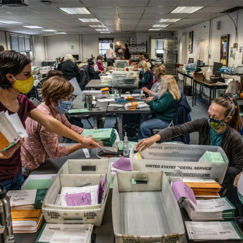 Αμερικανικές εκλογές 2020: «Φωτιά» έχουν πάρει τα εκλογικά κέντρα σε 5 πολιτείες των ΗΠΑ, καθώς συνεχίζεται η καταμέτρηση των ψήφων