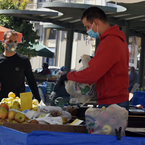 Ανοικτές παραμένουν οι λαϊκές αγορές κατά τη διάρκεια του νέου καθολικού lockdown