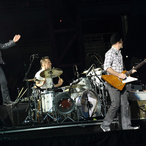 Στιγμιότυπο από τη συναυλία των U2 στην Αθήνα 