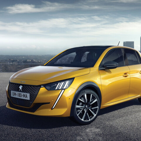 Κίτρινο αυτοκίνητο Peugeot 208
