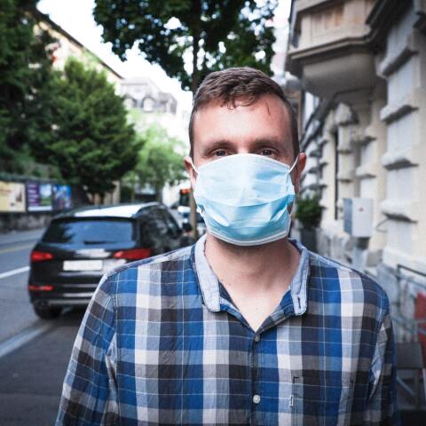 Άνδρας με μάσκα