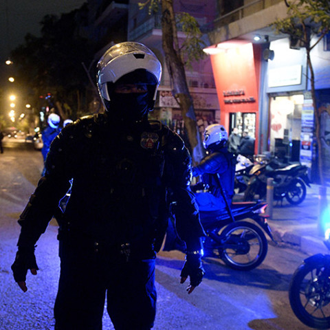  ΕΚΚΕΝΩΣΗ ΤΗΣ ΠΛΑΤΕΙΑΣ ΕΞΑΡΧΕΙΩΝ ΑΠΟ ΤΗΝ ΑΣΤΥΝΟΜΙΑ-ΠΡΟΣΑΓΩΓΕΣ 