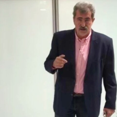 Ο Παύλος Πολάκης έξω από τη ΜΕΘ του Σωτηρία