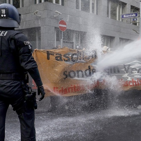 Διαδηλώσεις κατά της χρήσης μάσκας 