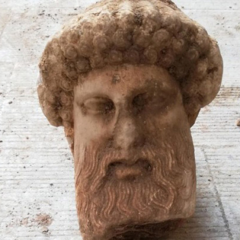 Τον θεό Ερμή απεικονίζει η κεφαλή που βρέθηκε στην Αιόλου 