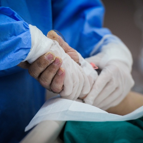 Στιγμιότυπο από Μονάδα Εντατικής Θεραπείας σε νοσοκομείο αναφοράς για τη νόσο Covid-19