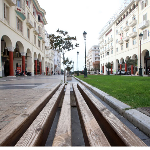 Άδειος πεζόδρομος στη Θεσσαλονίκη