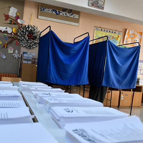  Στιγμιότυπο από εκλογική διακδικασία σε εκλογικό τμήμα της Αθήνας 