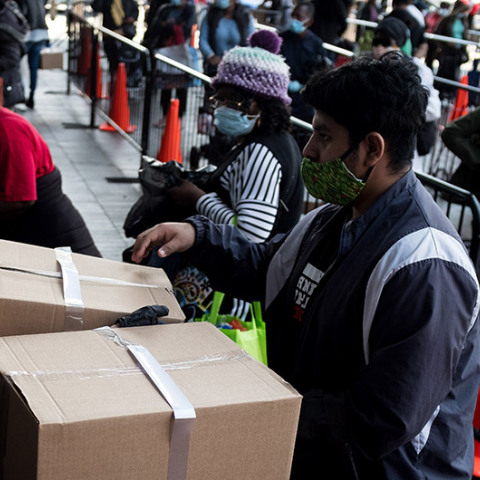 Δωρεές τροφίμων από την Food Bank στη Νέα Υόρκη 
