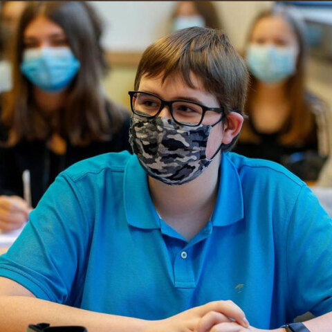 Μαθητές με μάσκα για τον κορωνοϊό στην τάξη (ΦΩΤΟ ΑΡΧΕΙΟΥ)