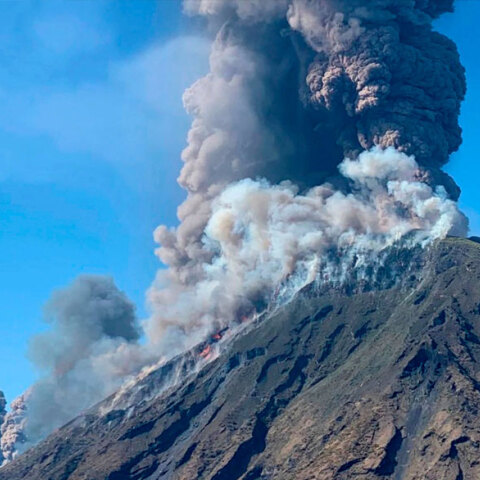 Εξερράγη το ηφαίστειο Στρομπόλι στην Ιταλίαι