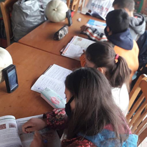 Μαθητές στο χωριό Πεύκη του δήμου Πύργου