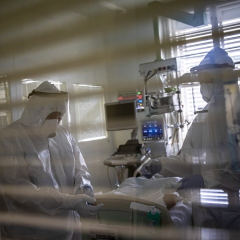 Γιατροί σε Μονάδα Εντατικής Θεραπείας