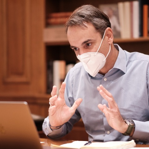 Ο Κυριάκος Μητσοτάκης κατά τη διάρκεια τηλεδιάσκεψης