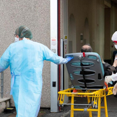 Εισαγωγή ασθενούς με κορωνοϊό σε νοσοκομείο στη Ρώμη
