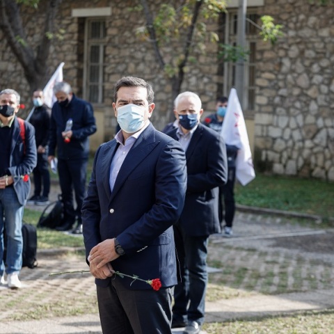 Κατάθεση στεφάνου από τον Αλέξη Τσίπρα στο ΕΑΤ - ΕΣΑ