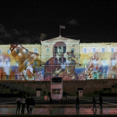 ΠΡΟΒΟΛΗ ΒΙΝΤΕΟ ΣΤΗΝ ΕΞΩΤΕΡΙΚΗ ΠΡΟΣΟΨΗ ΤΟΥ ΚΤΙΡΙΟΥ ΤΗΣ ΒΟΥΛΗΣ ΓΙΑ ΤΑ ΕΙΣΟΔΙΑ ΤΗΣ ΘΕΟΤΟΚΟΥ