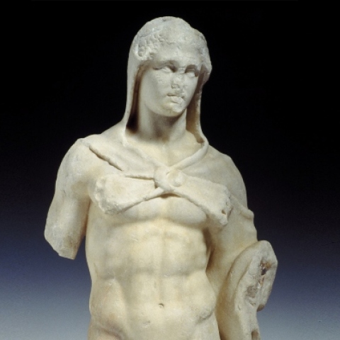 Το μικρό άγαλμα, (0,54 μ) του Ηρακλή (τέλος 4ου αι. πΧ.), το οποίο εκτίθεται στο Εθνικό Αρχαιολογικό Μουσείο (αίθουσα του Βωμού), ανακαλύφθηκε το 1885, απέναντι από το σημείο που βρέθηκε η κεφαλή του Ερμή