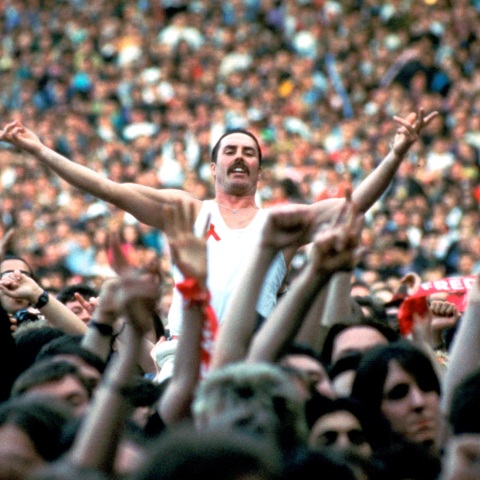 Στιγμιότυπο από την tribute συναυλία για τον Φρέντι Μέρκιουρι στο γήπεδο Γουέμπλεϊ το 1992